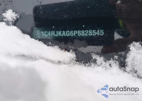 2023 Jeep Grand Cherokee L Laredo 4X4 z USA, uszkodzony, nr VIN 1C4RJKAG6P8828545